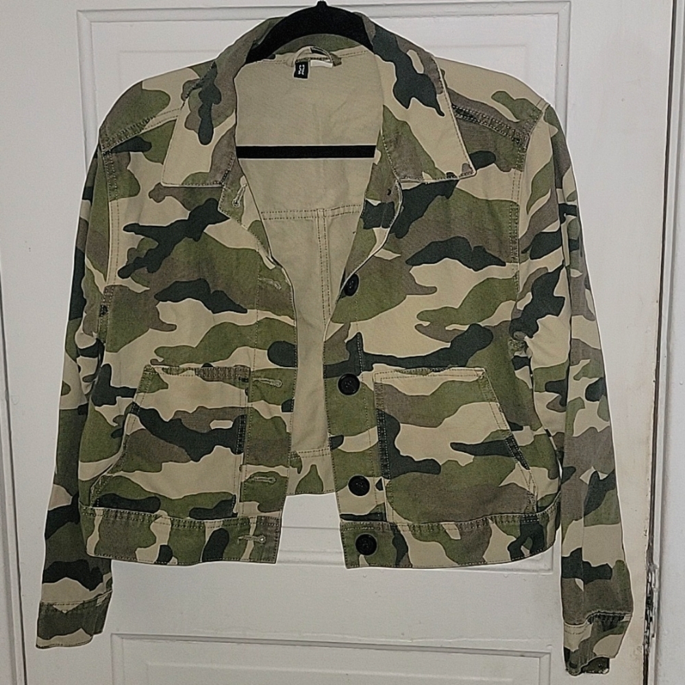 Camo crop jacket